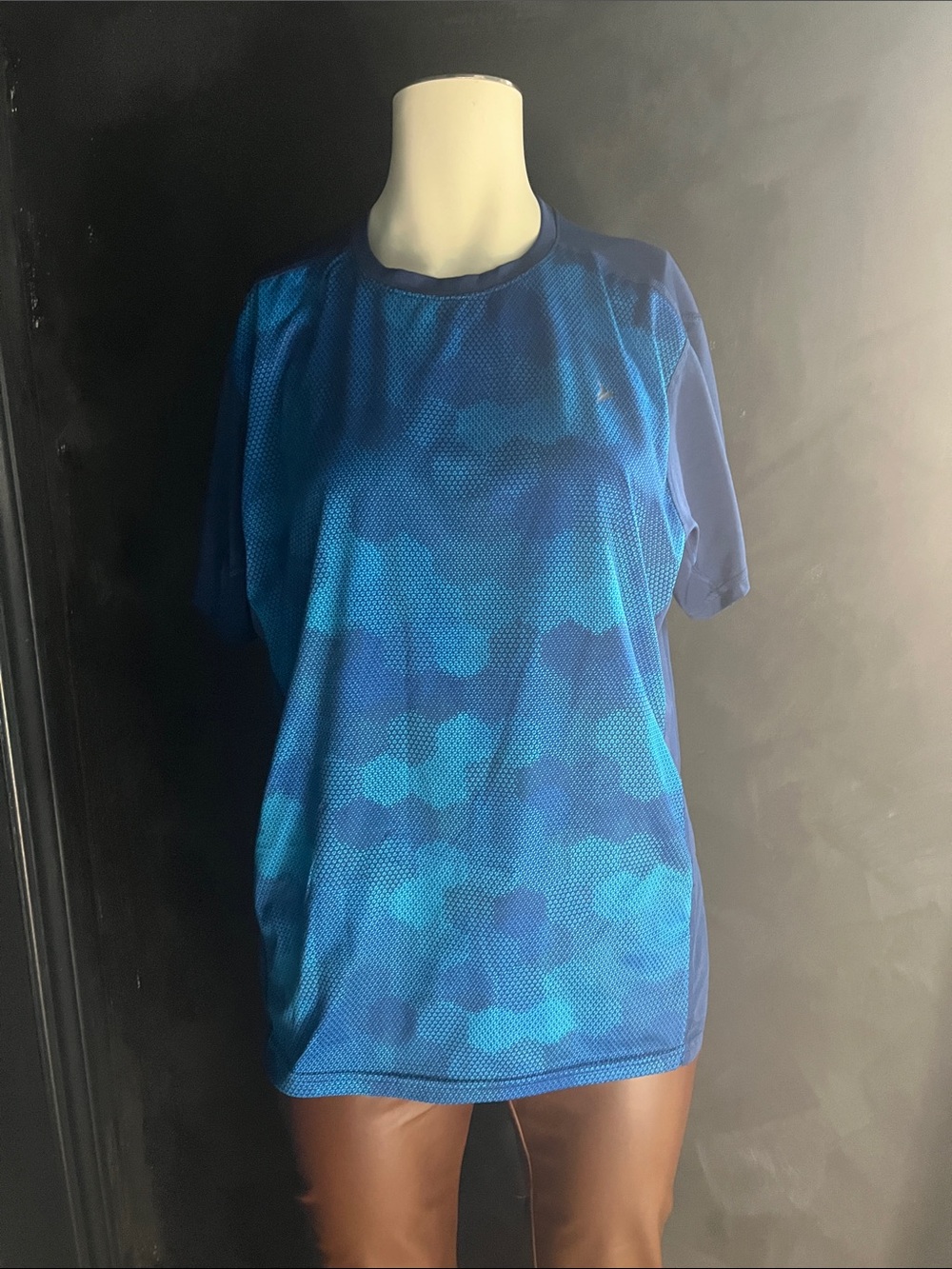 Old Navy Blue Ombre Mesh Athletic Tee